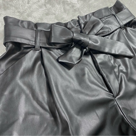 ZARA Women's Black Faux Leather Short Pants sz LARGE Belted High Rise Pleated - Picture 6 of 16